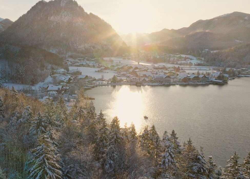 Herrlicher Sonnenuntergang im Sommer über dem Fuschlsee.