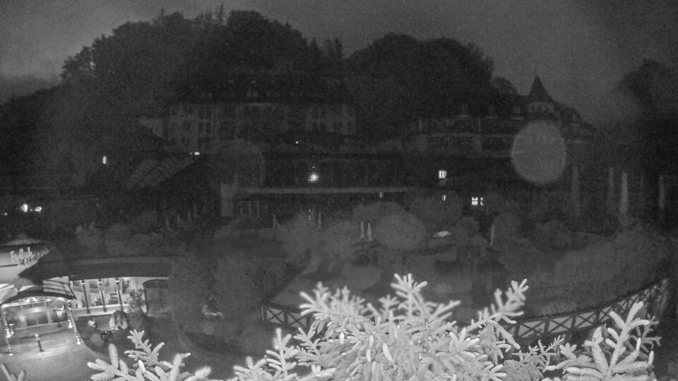 Aktueller Panoramablick auf das Hotel Ebner's Waldhof am See durch die Webcam.